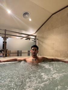 613279905: Chico busca chica en Sevilla