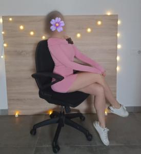 602379781: Chica busca chico en Sevilla