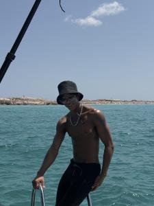 637195145: Chico busca chica en Barcelona