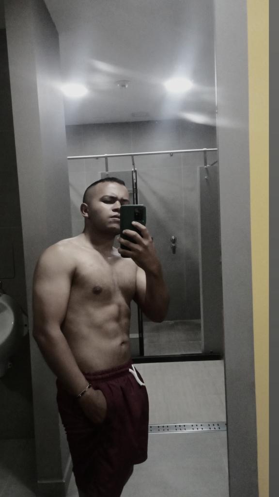 604244939: Chico busca chica en Sevilla