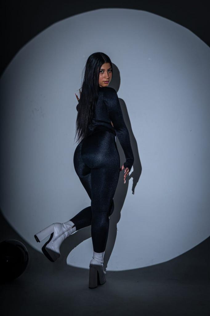 Chica busca chico en Valencia: Chica busca chico