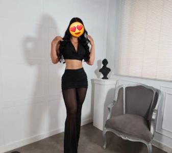 673745583: Chica busca chico en Barcelona