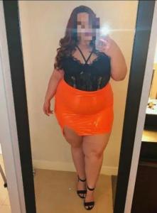 614742569: Chica busca chico en Sevilla