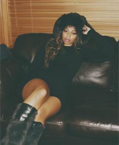 664176704: Chica busca chico en Barcelona