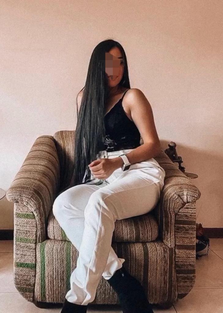 673745583: Chica busca chico en Barcelona