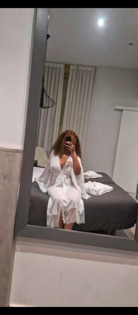 697980721: Chica busca chico en Madrid