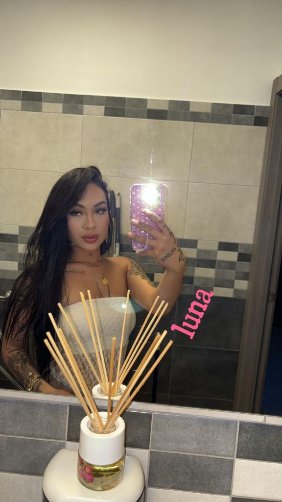 611223413: Chica busca chico en Barcelona