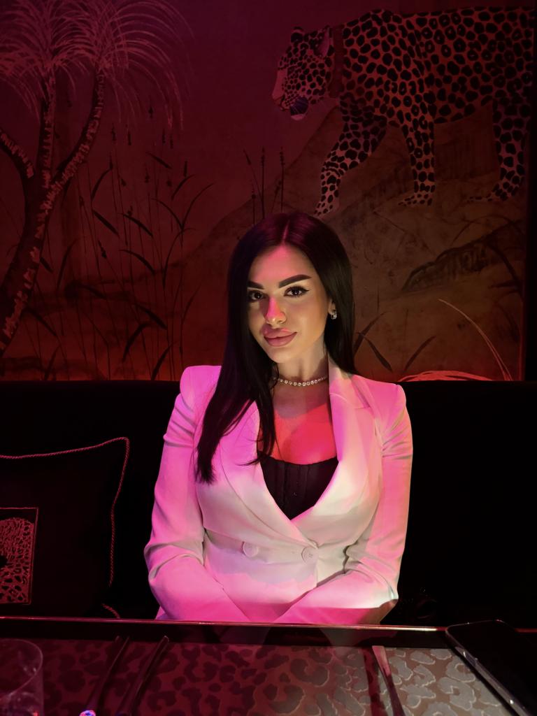 670994947: Chica busca chico en Málaga