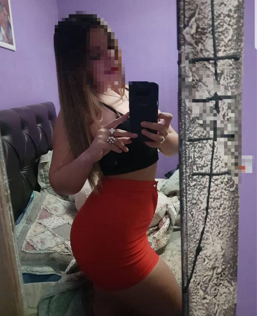 643029278: Chica busca chico en León
