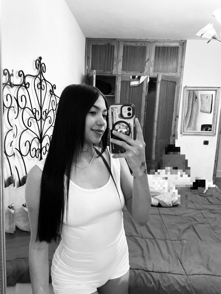 631306290: Chica busca chico en Barcelona