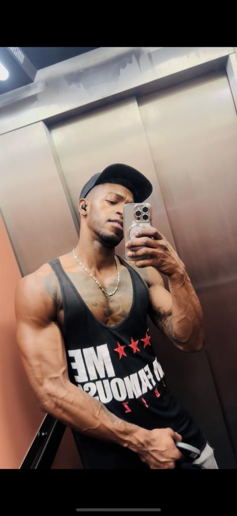 Chico busca chica en Lérida: 