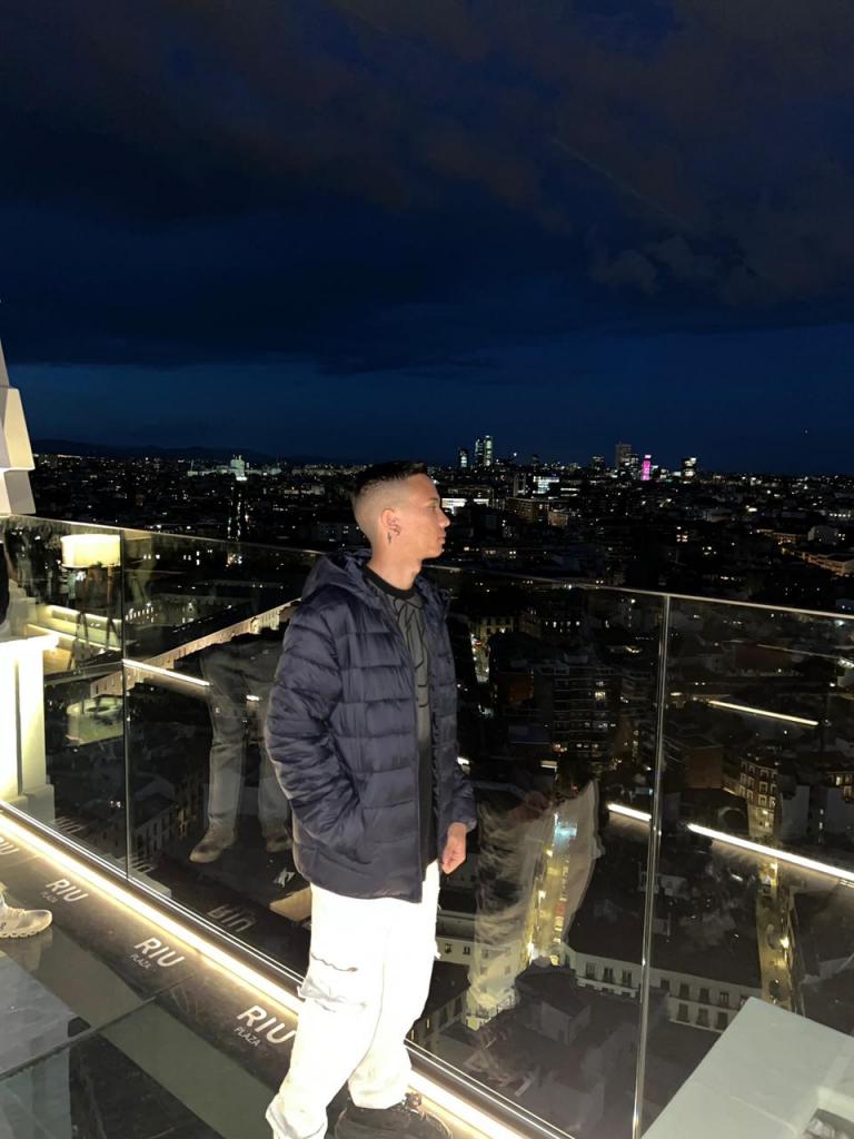 632576353: Chico busca chica en Madrid