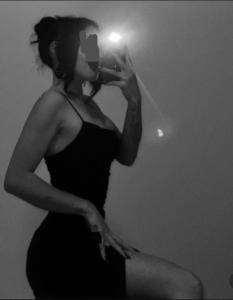 613967170: Chica busca chico en Sevilla