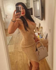 674773691: Chica busca chico en Sevilla