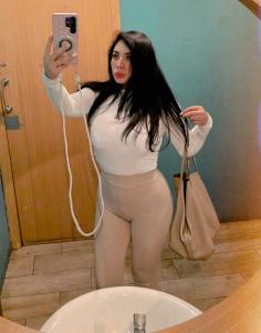 674773691: Chica busca chico en Sevilla