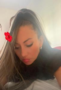 614881483: Chica busca chico en Barcelona