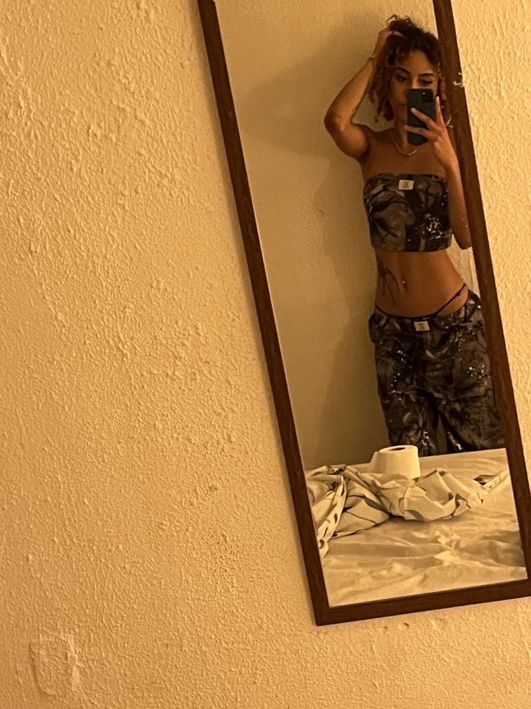 631222976: Chica busca chico en Barcelona