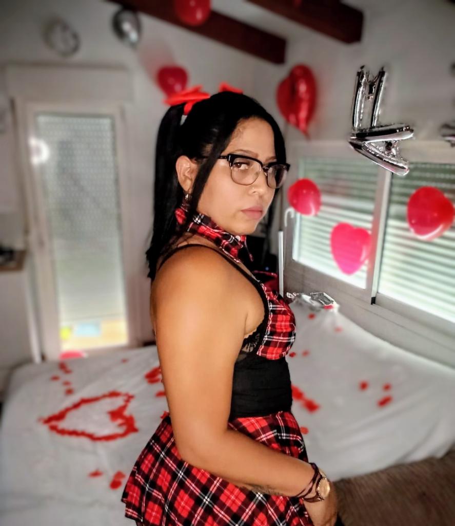 643405356: Chica busca chico en Almería