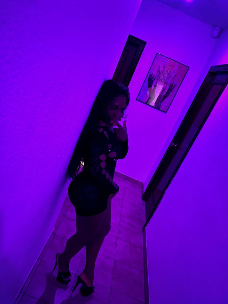 Chica busca chico en Almería: 