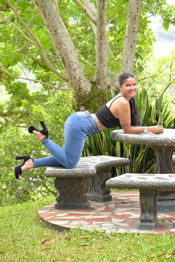 610886353: Chica busca chico en Murcia