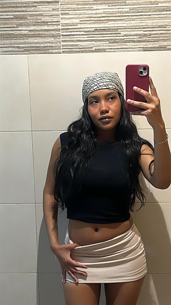 689855644: Chica busca chico en Barcelona