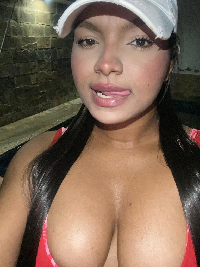 Chica busca chico en Tarragona: Chica busca chico