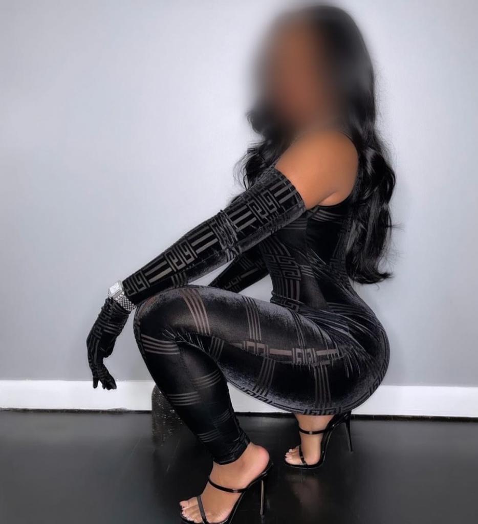 672977341: Chica busca chico en Málaga