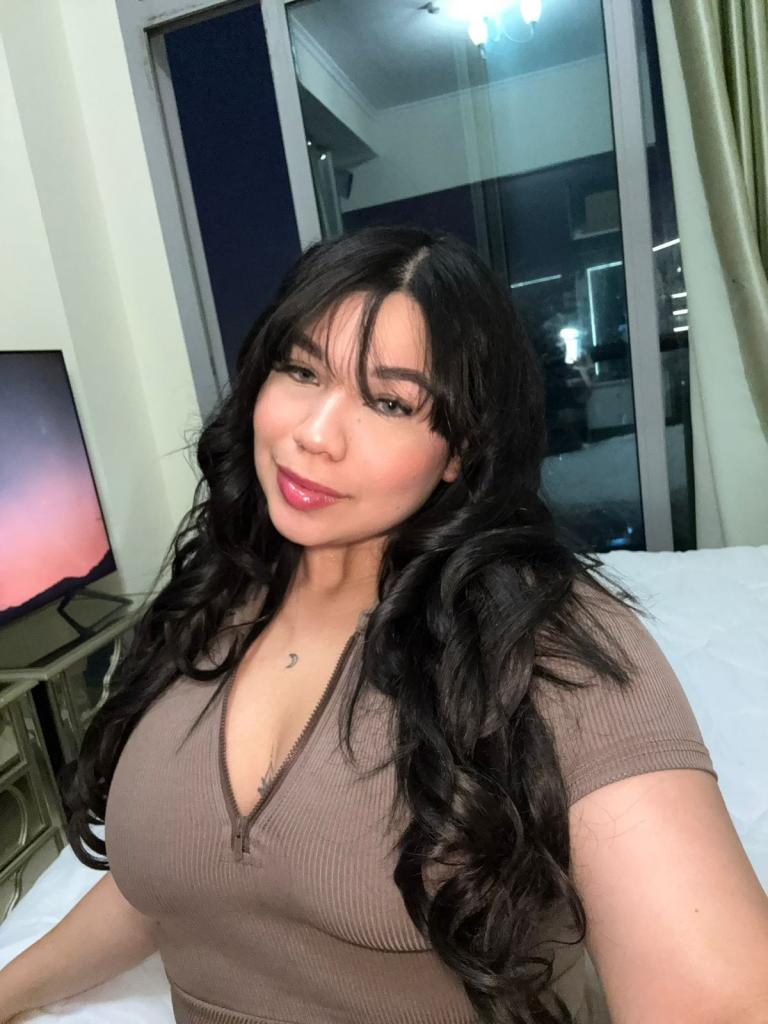 664341896: Chica busca chico en Barcelona