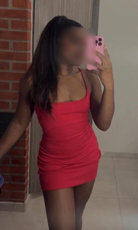 695799872: Chica busca chico en Barcelona