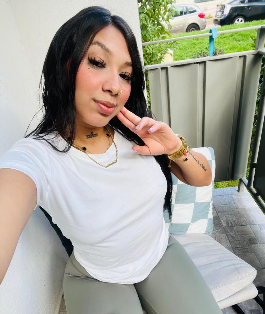 632282487: Chica busca chico en Barcelona