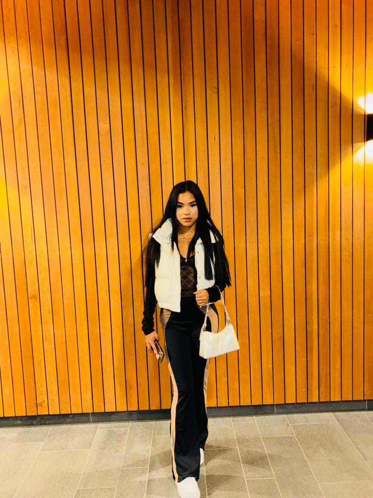 Chica busca chico en Valencia: Chica busca chico