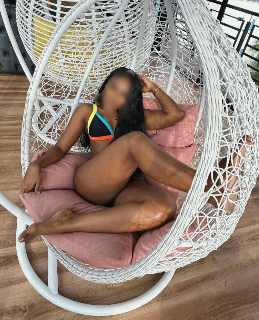 614389497: Chica busca chico en Granada