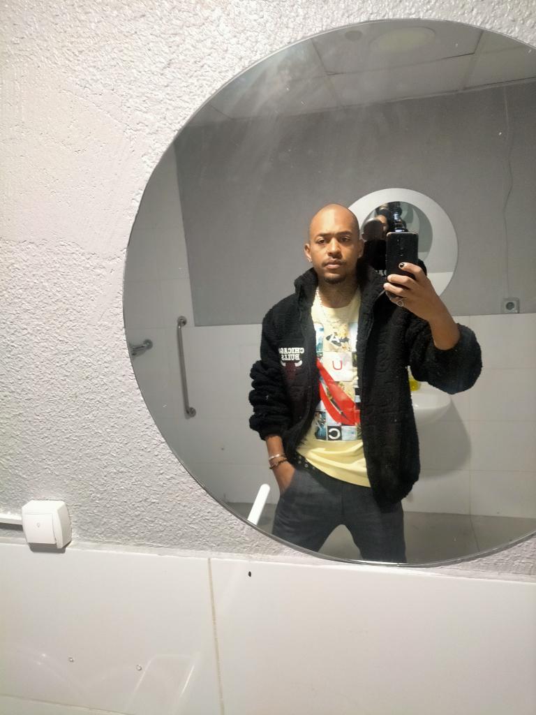 672347358: Chico busca chica en Madrid