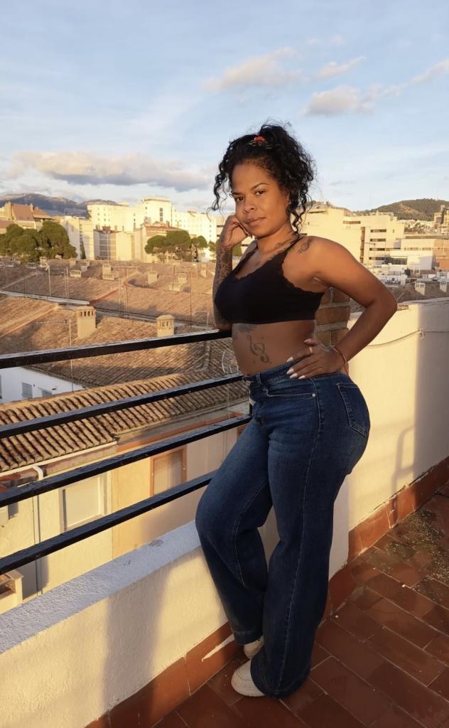 Chica busca chico en Granada: Chica busca chico