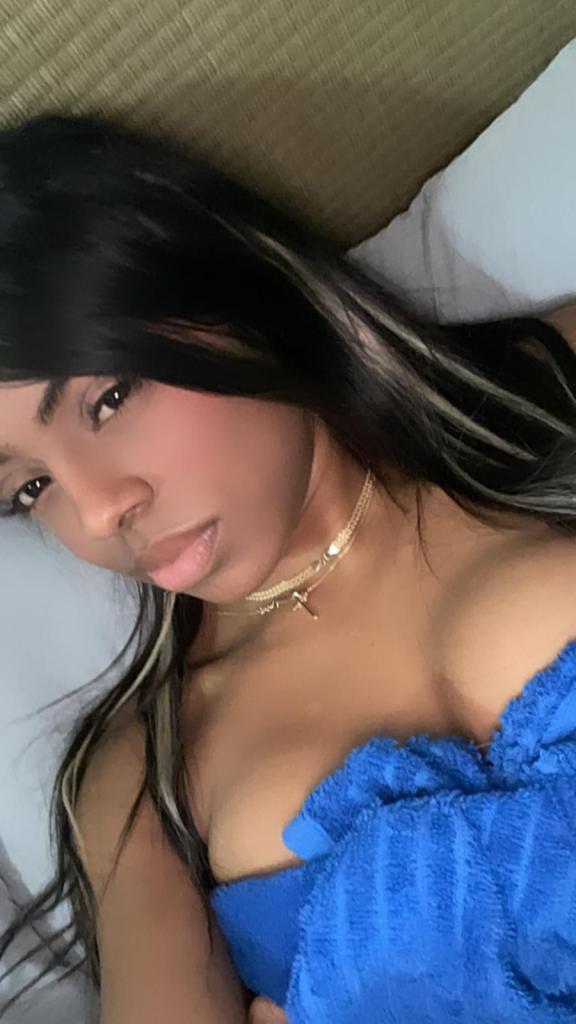 670084206: Chica busca chico en Barcelona