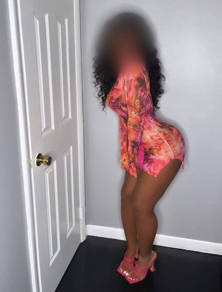 672977341: Chica busca chico en Málaga