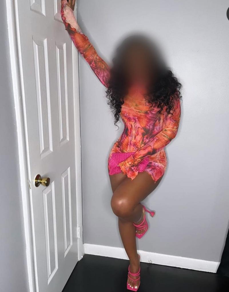 672977341: Chica busca chico en Málaga