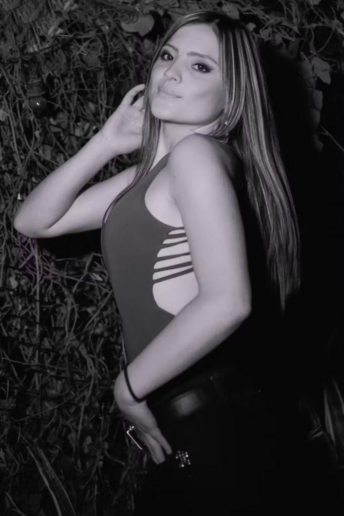 632613084: Chica busca chico en Ibiza