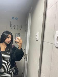 670084206: Chica busca chico en Barcelona