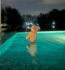 631107464: Chica busca chico en Málaga