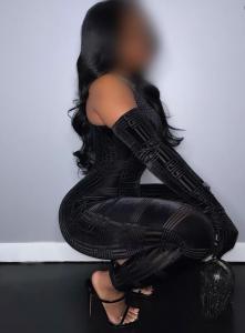 672977341: Chica busca chico en Málaga