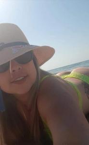 697929878: Chica busca chico en Barcelona