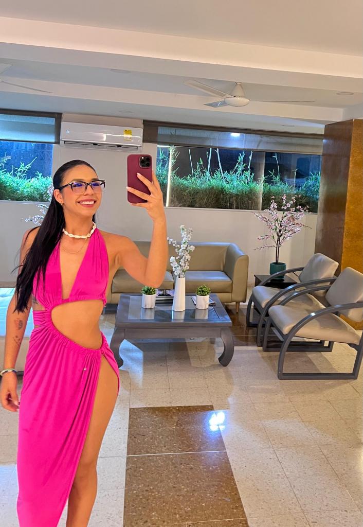 672305849: Chica busca chico en Ibiza