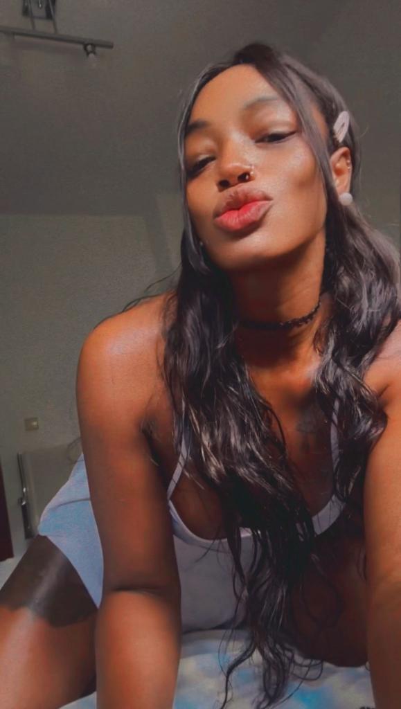 Chica busca chico en Sevilla: Chica busca chico