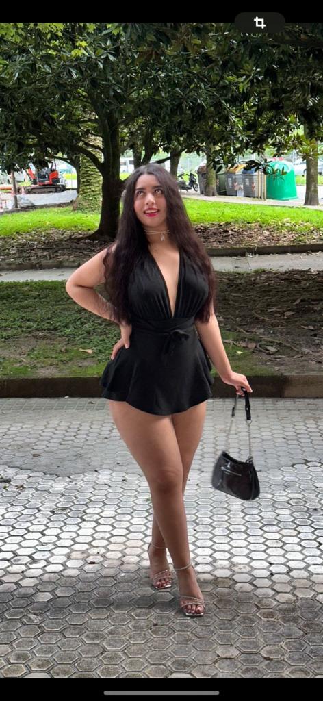 631334029: Chica busca chico en Gerona