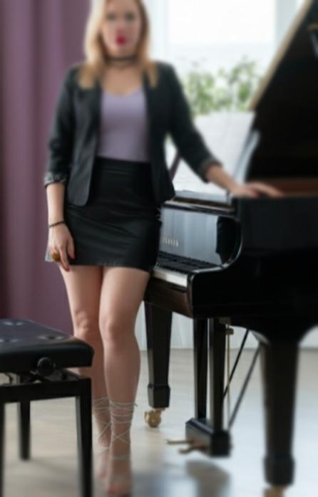 670888589: Chica busca chico en Madrid