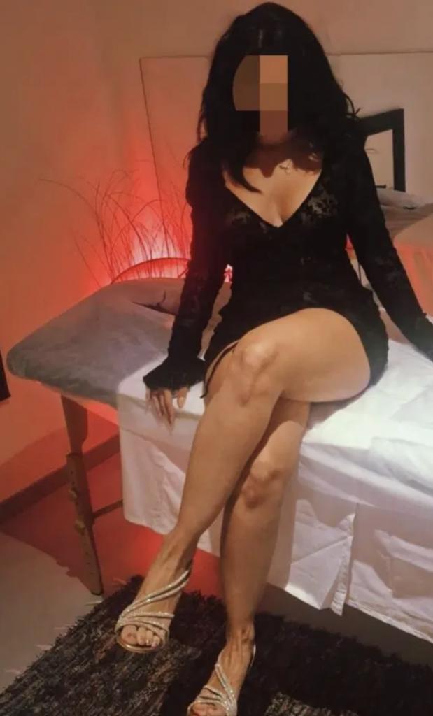 661148610: Chica busca chico en La Coruña