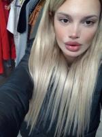 637006945: Chica busca chico en Madrid