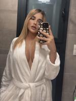 672699184: Chica busca chico en Barcelona