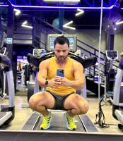 647802113: Chico busca chica en Madrid